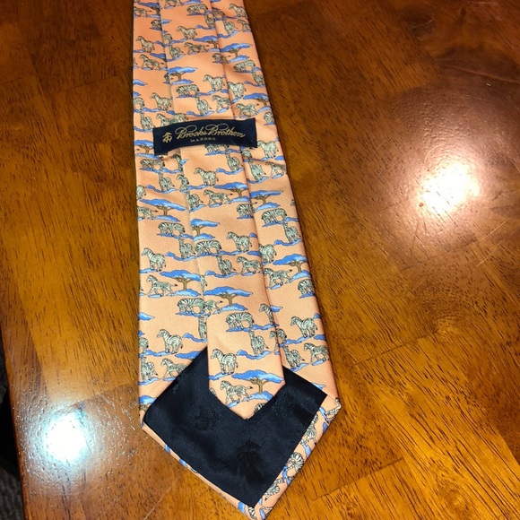 BROOKS BROTHERS PURE SILK TIE - Picture 2 of 2